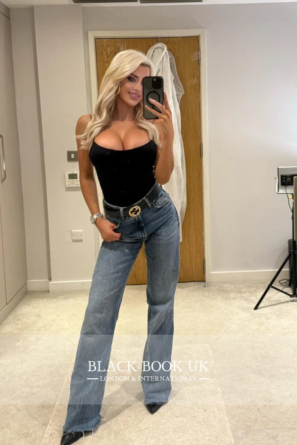 Profile Image #5 Of  Porn Star Sienna Day 