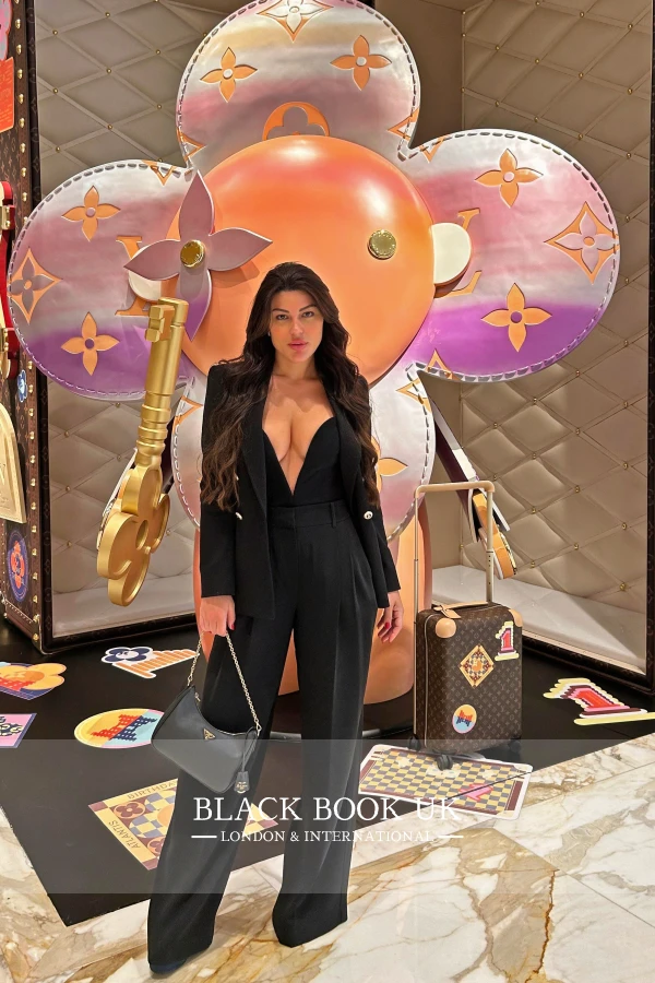 Profile Image #10 Of Melania