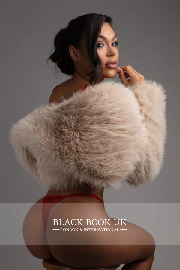 Profile Image #3 Of Mia 