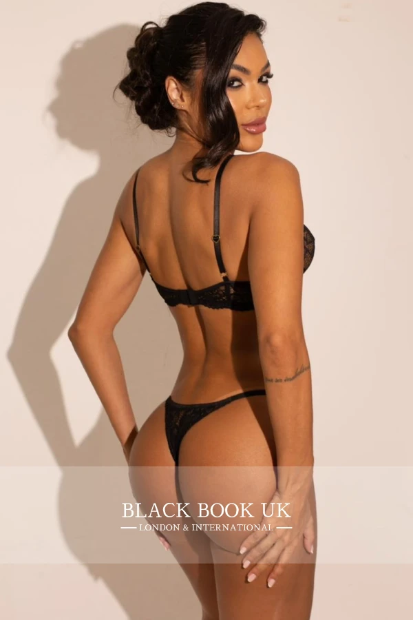 Profile Image for Mia 